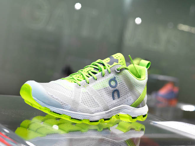 Display showcase for footwear