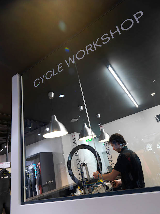 Cycle workshop in the Triathlon Shop